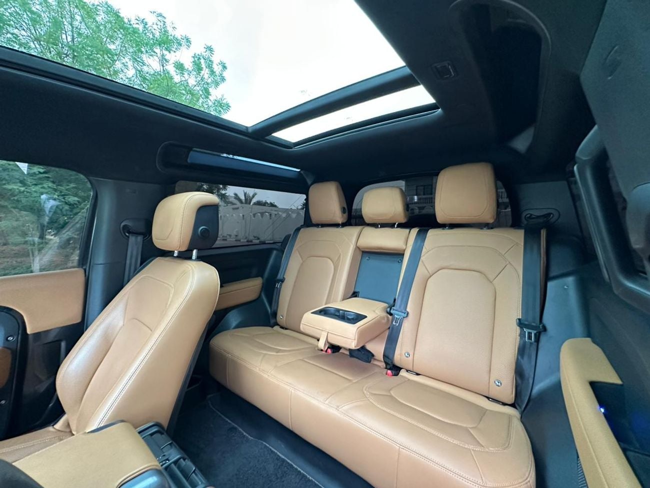 Land Rover Defender P300 90 SE 2.0L (5 Seater) DEFENDER 90 SE P300 GCC 2023 // AL TAYER WARRANTY // FSH // ORIGINAL PAIN