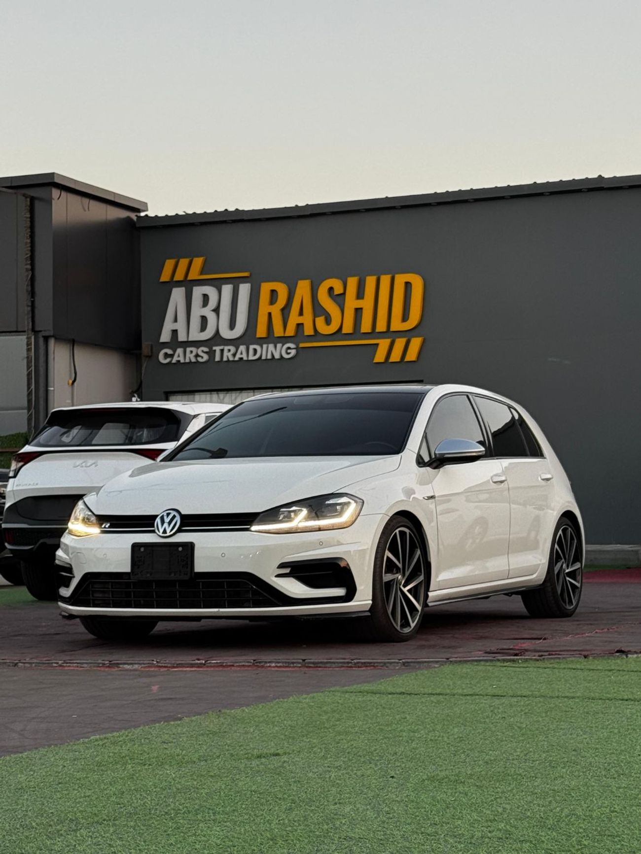 Volkswagen Golf R Base 2.0T