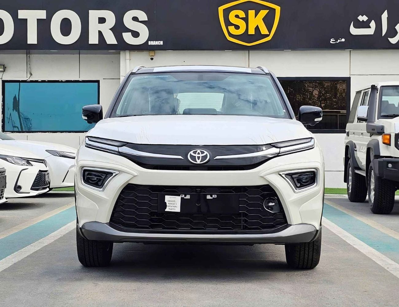 تويوتا أوربان كروزر GLX NEODRIVE DUAL TONE / 1.5L PETROL V4 / PANORAMIC ROOF / HEADS UP DISPALY / 360*CAMERA (CODE # UB1