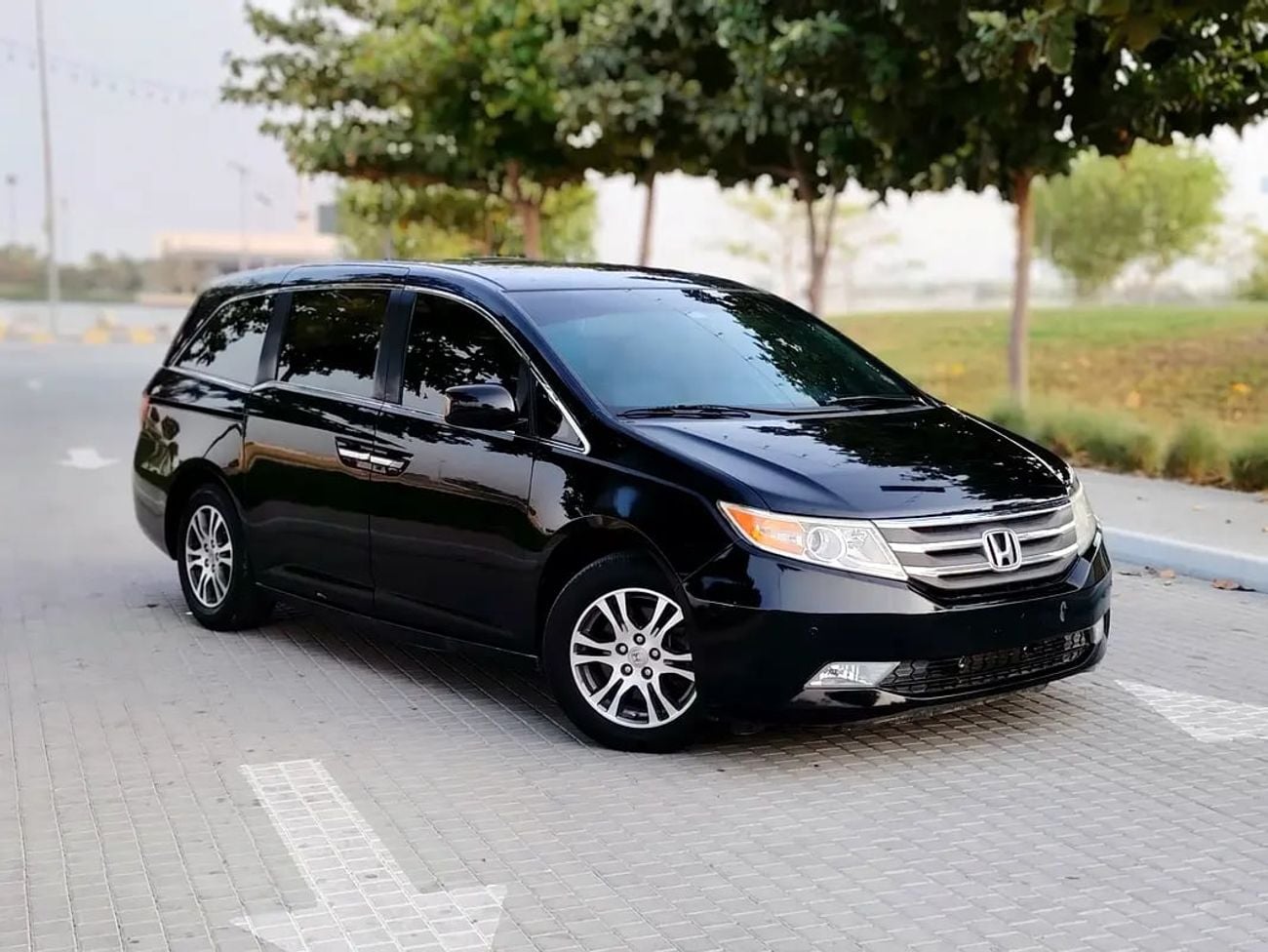 هوندا اوديسي J LX | GCC Specs | Well Maintained Full Option Van With Rear Entertainment