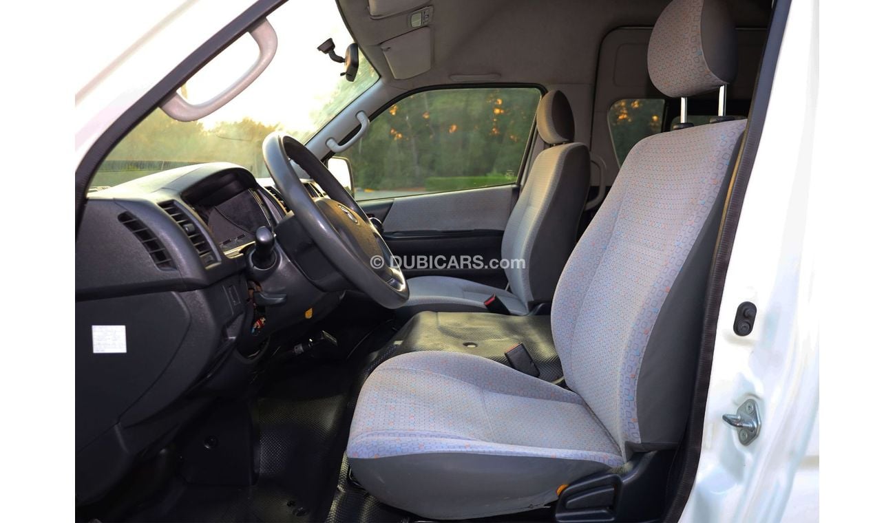 Toyota Hiace 2015 | COMMUTER DLX HIGHROOF | 15 SEATS - DIESEL - M/T | GCC SPECS | EXCELLENT CONDITION