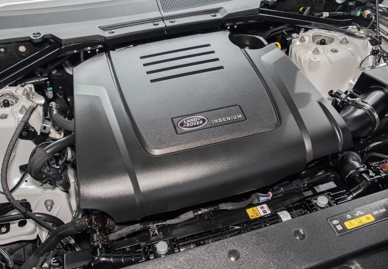 Land Rover Defender P300 90 X-Dynamic SE 2.0L (5 Seater)