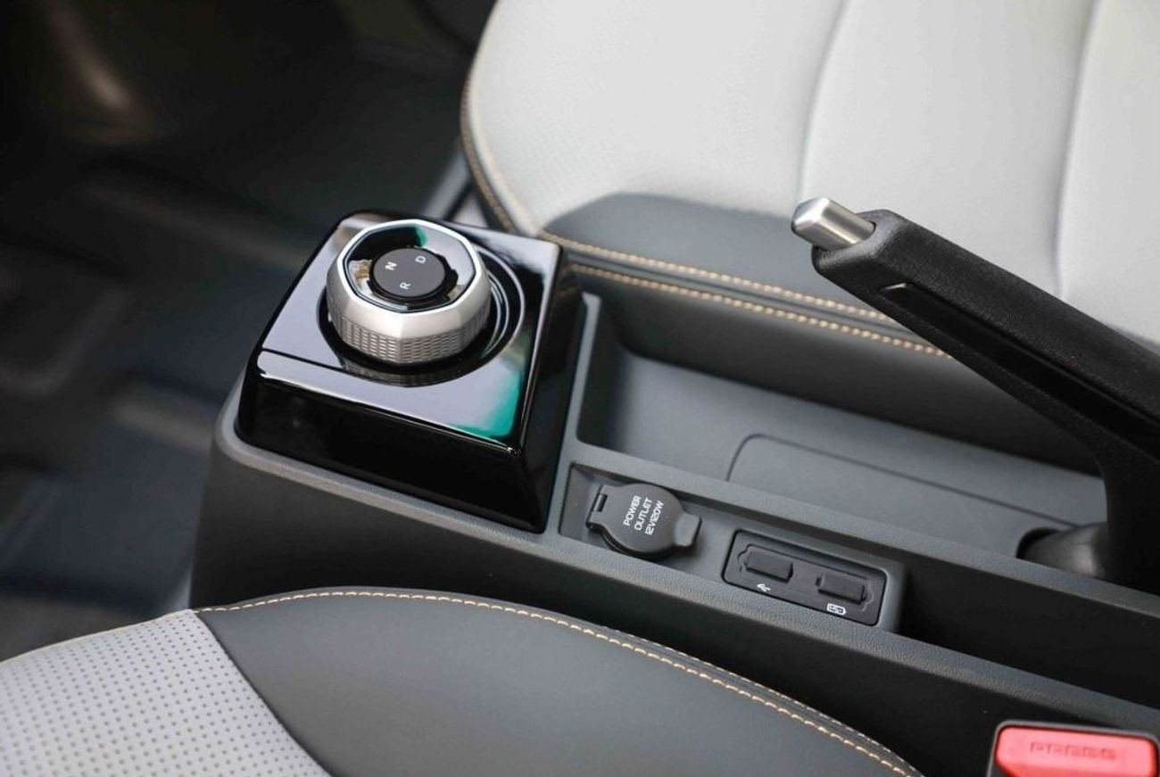 جيلي فيريزون 2024 FARIZON V6E FENCE - WHITE inside BLACK | Export Only