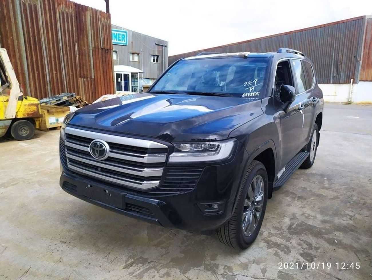 Toyota Land Cruiser VX 3.3L VX+ 3.3L Diesel 2024 YM (For Export only)