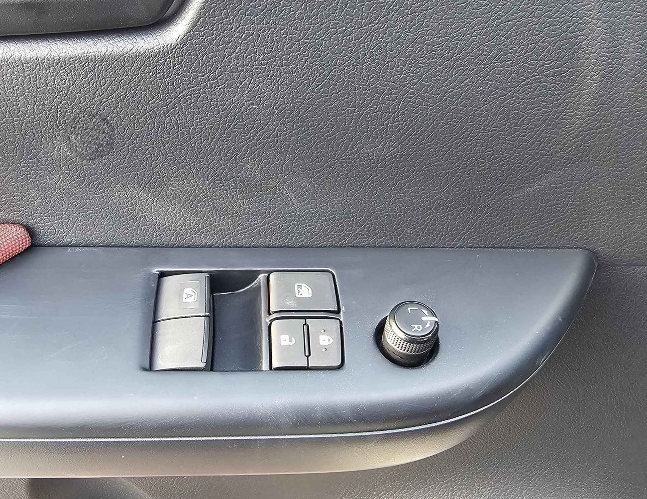 Toyota Hilux GL-G | EURO 4 | SINGLE CABIN | M/T | 2.7L V4 PETROL | DVD+ CAMERA | 4WD (CODE # GL-G)