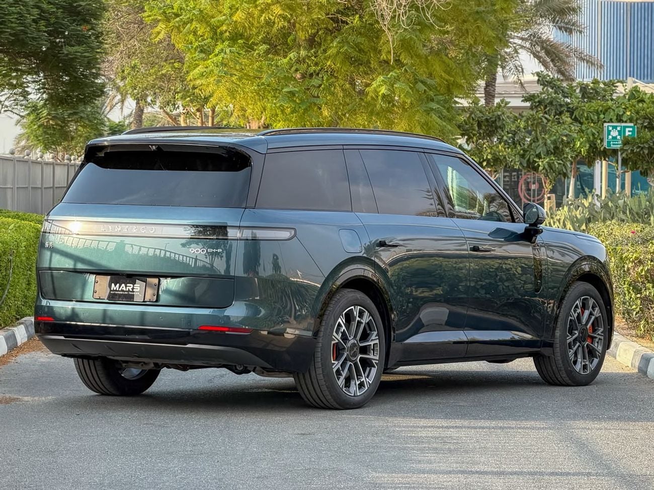 Lynk & Co 900