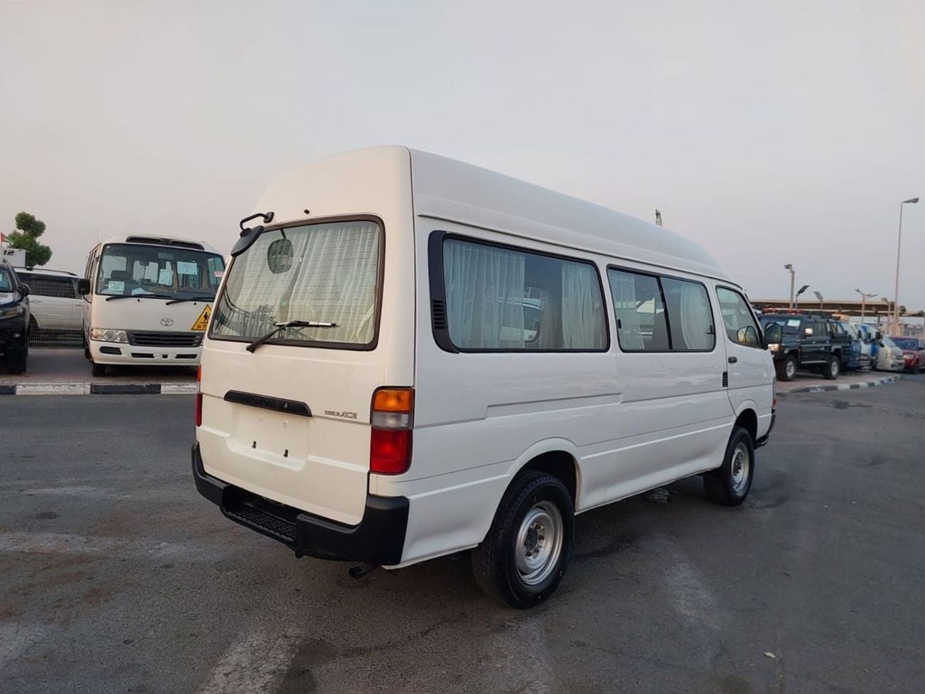 Toyota Hiace 2000 TOYOTA HIACE VAN RHD DIESEL AUTOMATIC (PM00733)