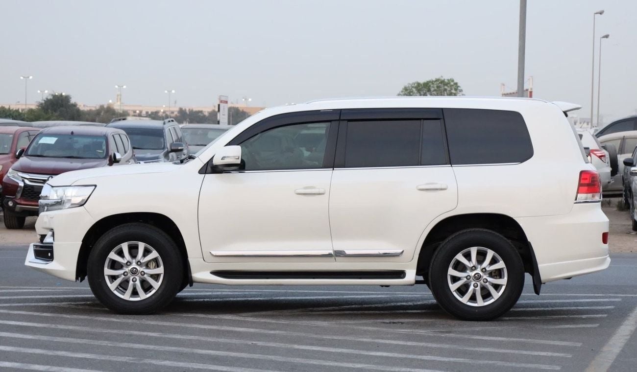 تويوتا لاند كروزر Sahara 2020 RHD Diesel V8 Full Option Top Of The Range