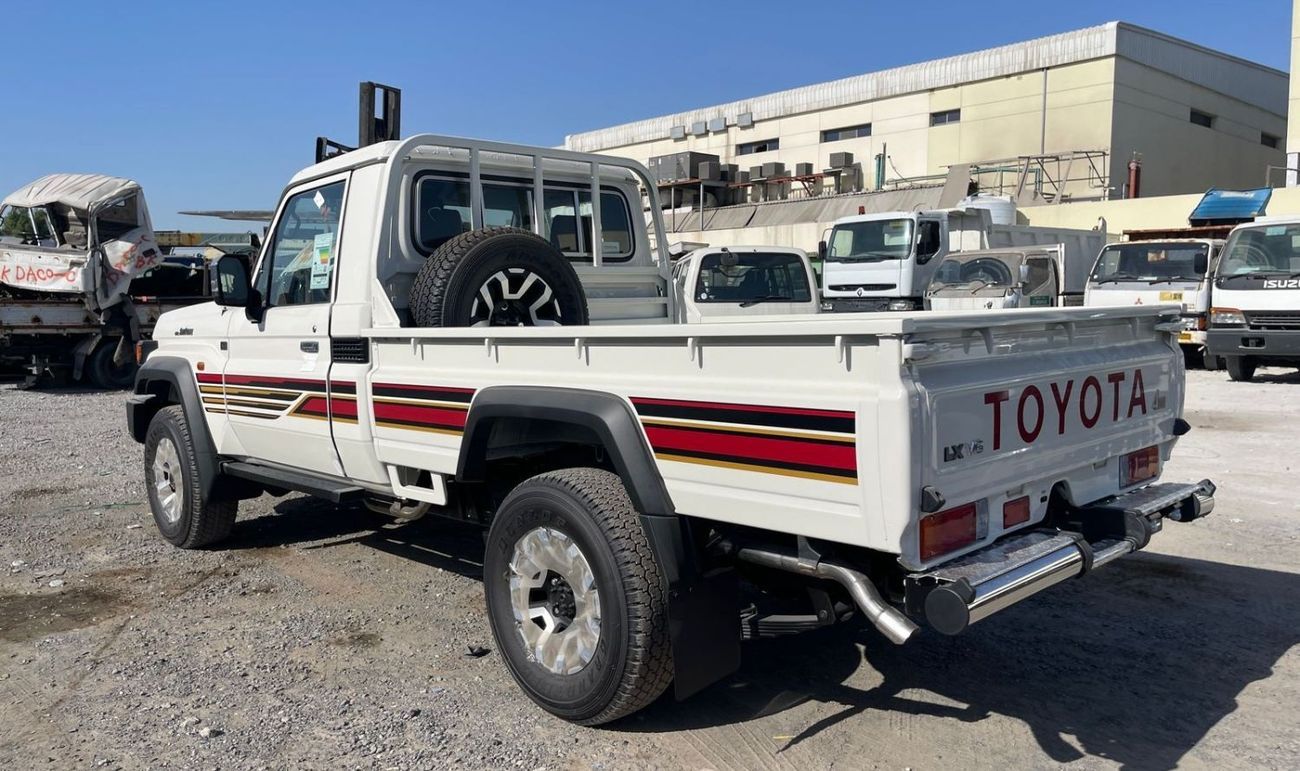 Toyota Land Cruiser Pick Up LC 79 Pickup S/C 4.0L Petrol A/T Full Option 2025 Model