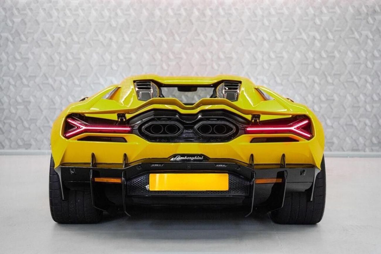 Lamborghini Revuelto Lamborghini Revuelto 6.5 V12 in RIGHT HAND DRIVE