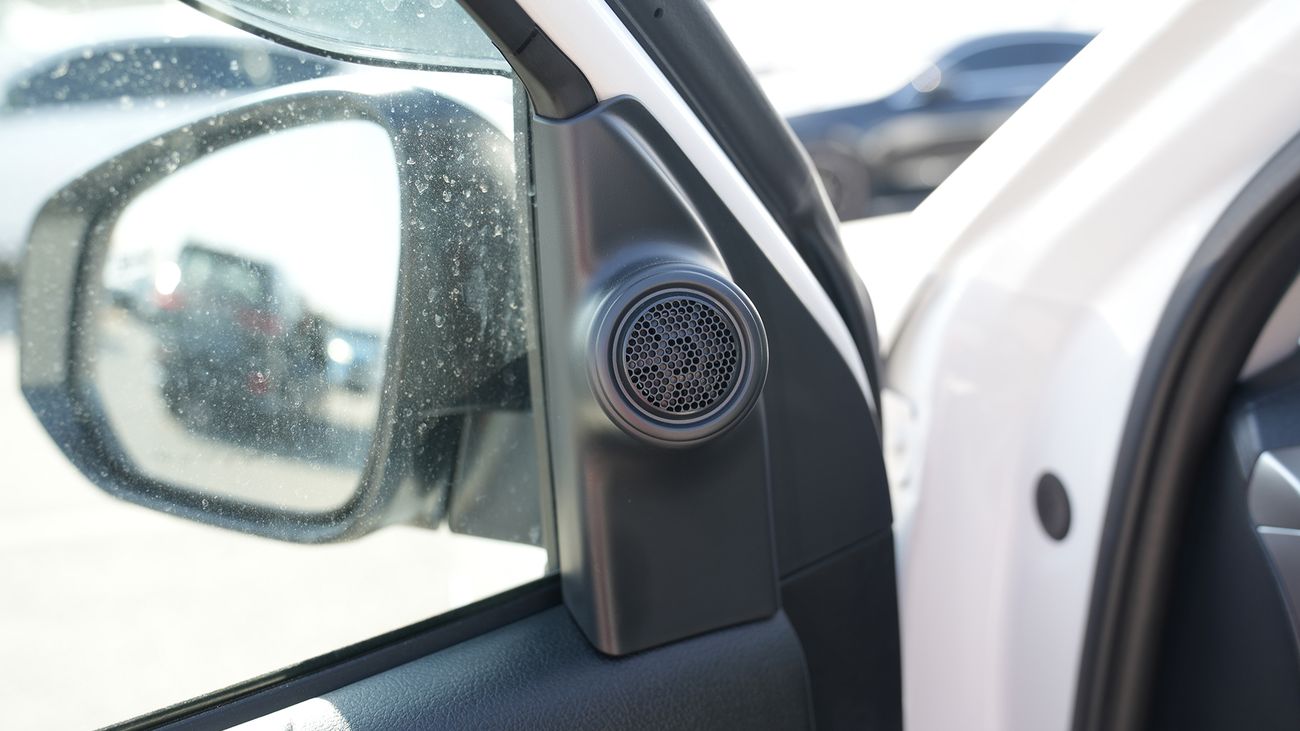 تويوتا هيلوكس SR5