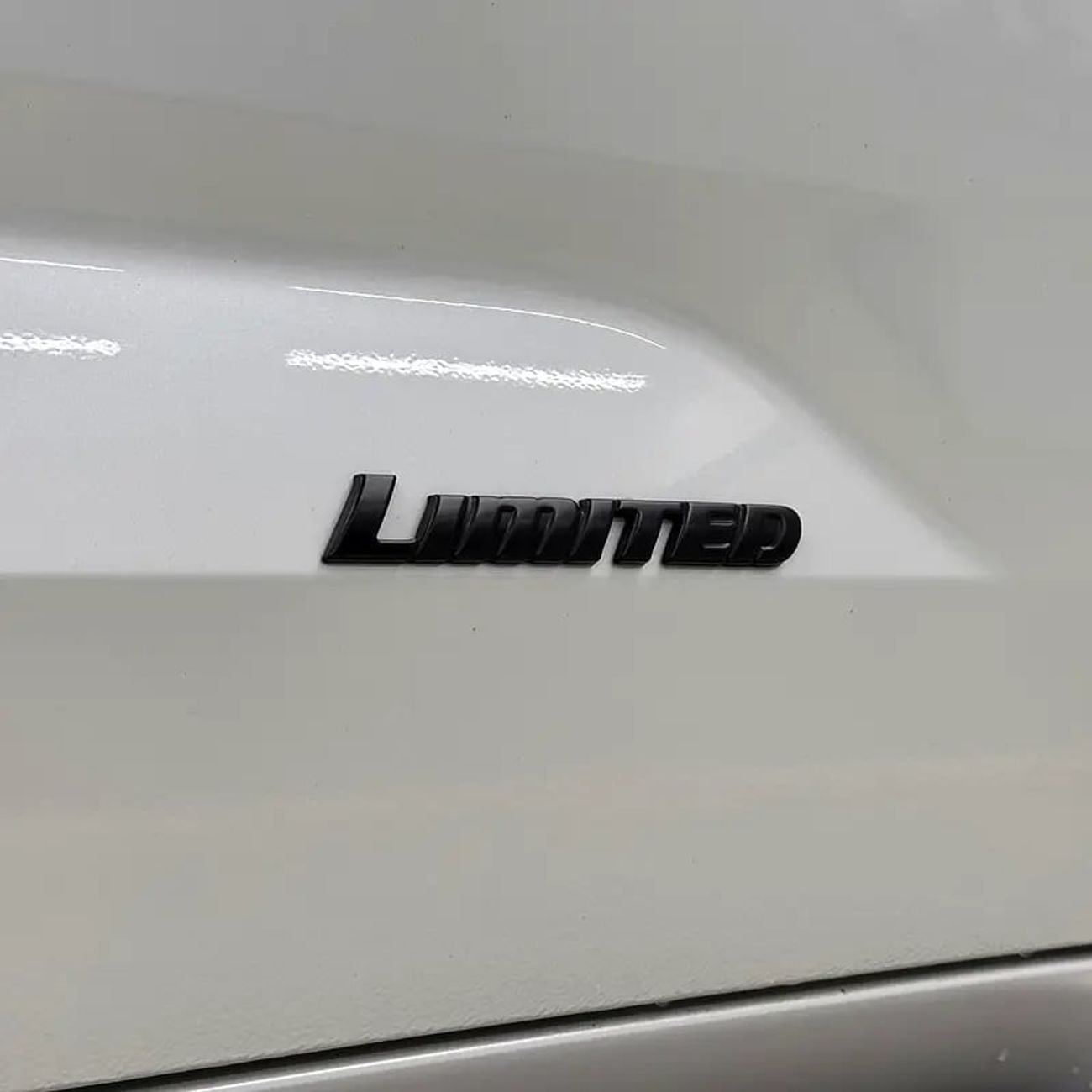 تويوتا سيكويا Limited 5.7L Limited hybrid