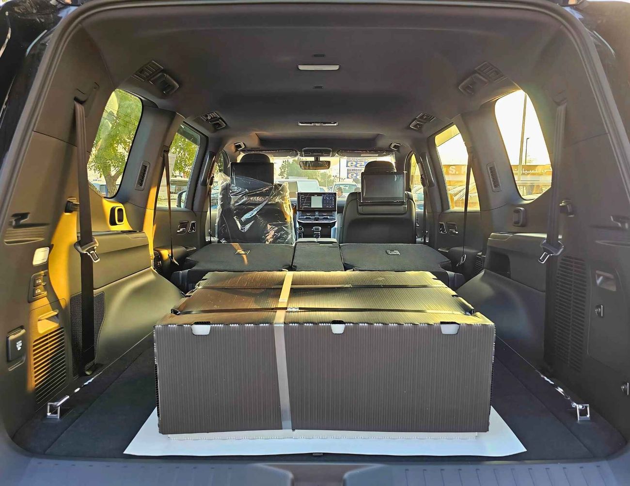 تويوتا لاند كروزر VX / LC300 VX / 4.0L PETROL / BIG DVD / JBL SPEAKERS / SUNROOF / FULL OPTION (CODE# VX)