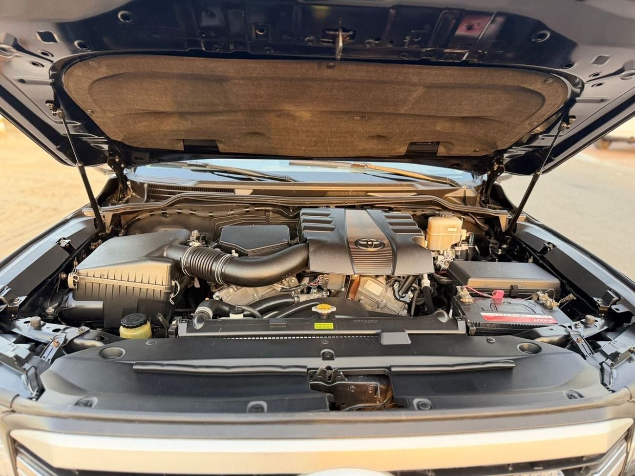 Toyota Land Cruiser GXR Toyota landcuriser 2019 upgrade inside and outside 4.0L full option petrol