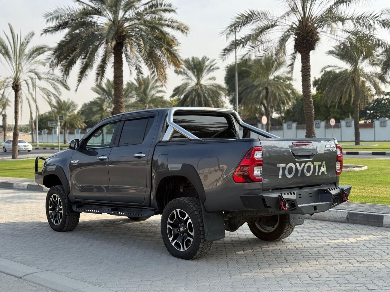 تويوتا هيلوكس SR5 export from Australia