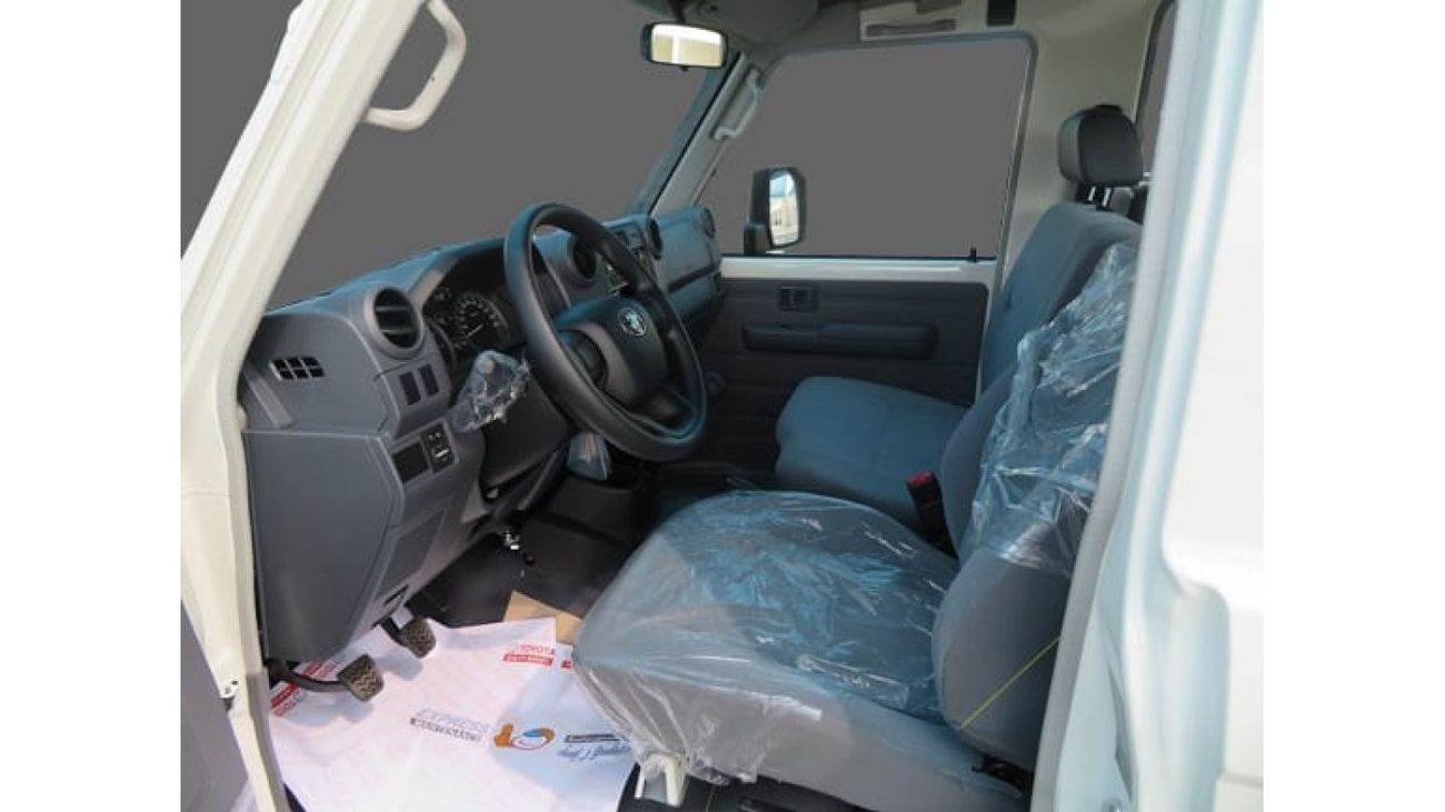 تويوتا لاند كروزر 70 تويوتا LC 78 هارد توب 4.0 بنزين موديل 2024 اللون ابيض