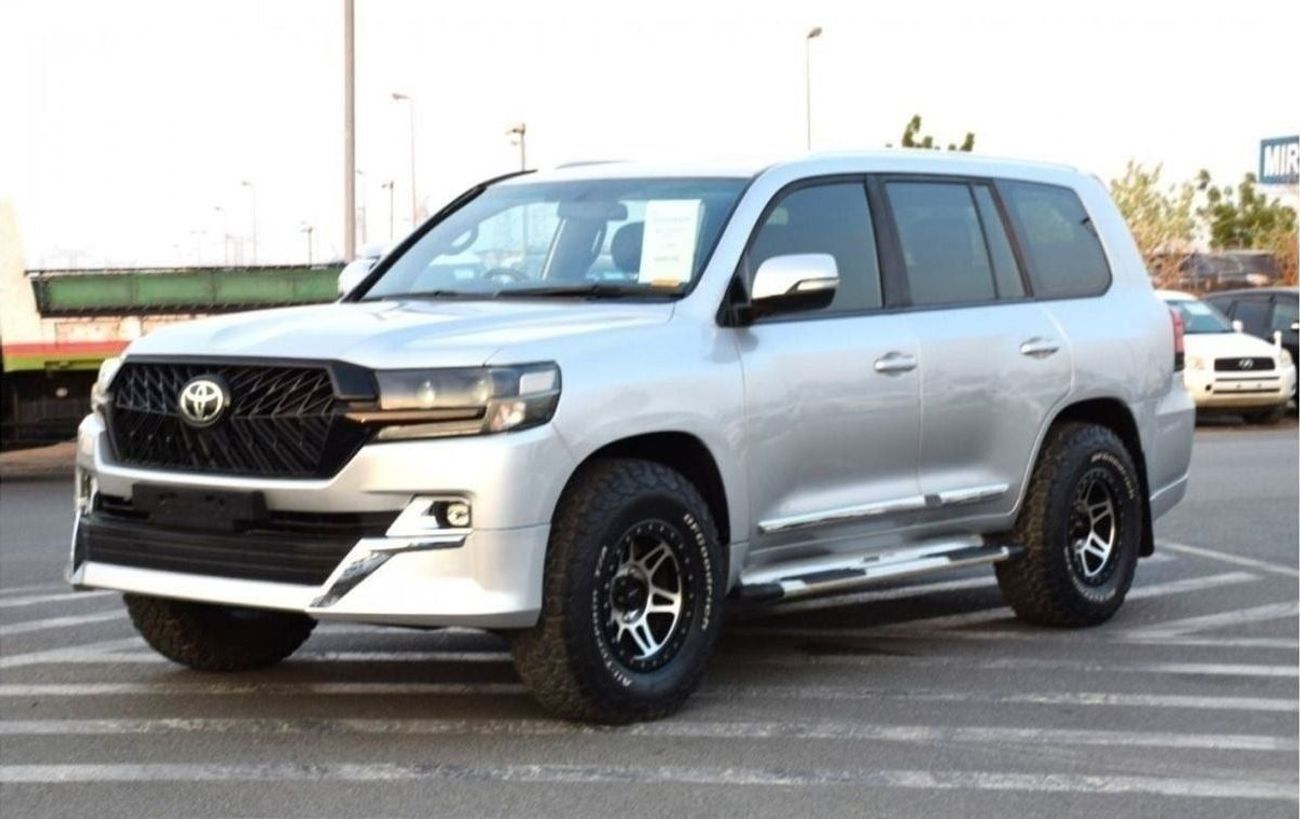 تويوتا لاند كروزر VXR V8 Diesel 4.5L (Right Hand)