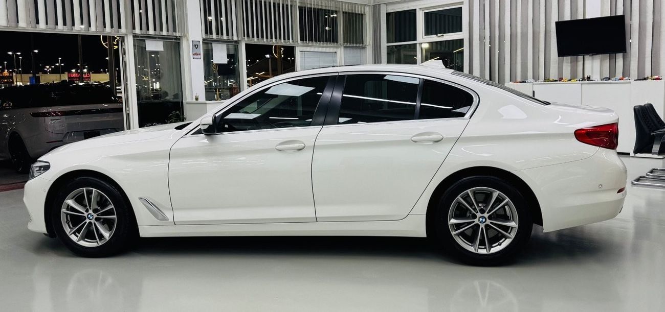 بي أم دبليو 520i Std 2.0L