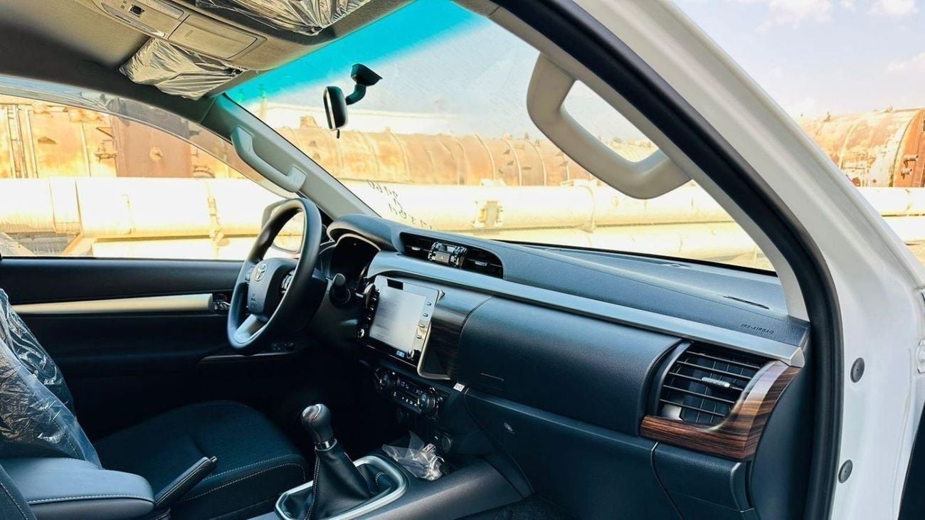 Toyota Hilux SGLX SR5 DC 2.7L Petrol 5MT 2025YM Full Option