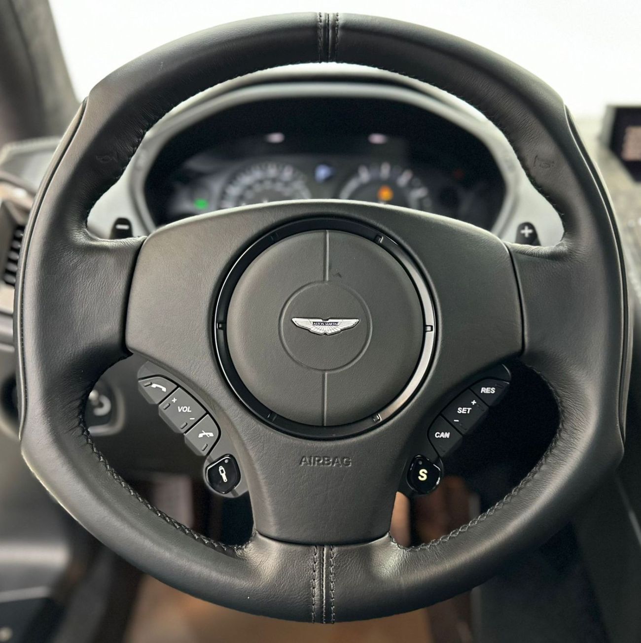 أستون مارتن فانكويش S 2017 Aston Martin Vanquish S, Warranty, Full Options, Very Low Kms, Excellent Condition