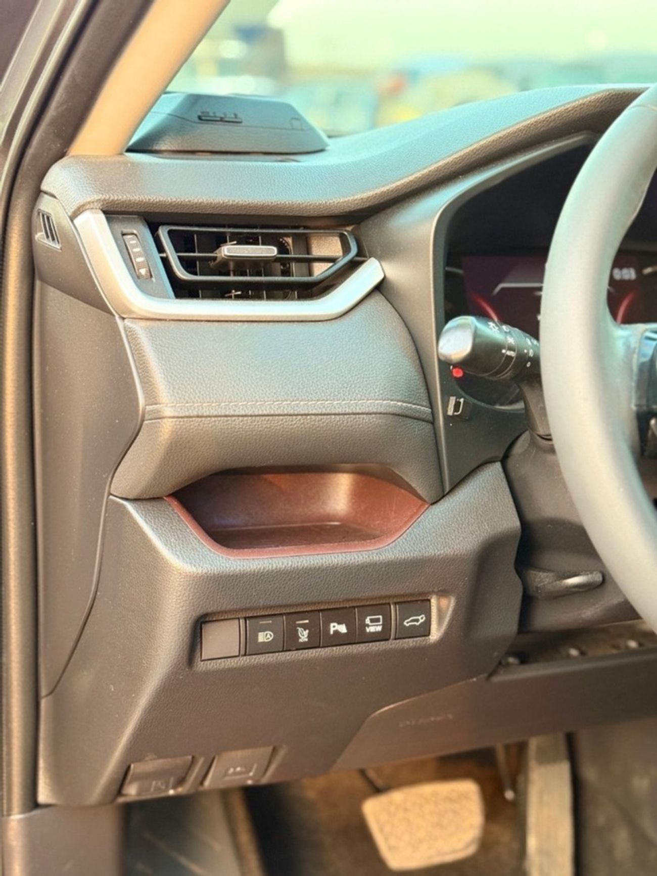 تويوتا راف ٤ Japan 2.0 L Full Option 360 camera,leather seats, power seat,head up display