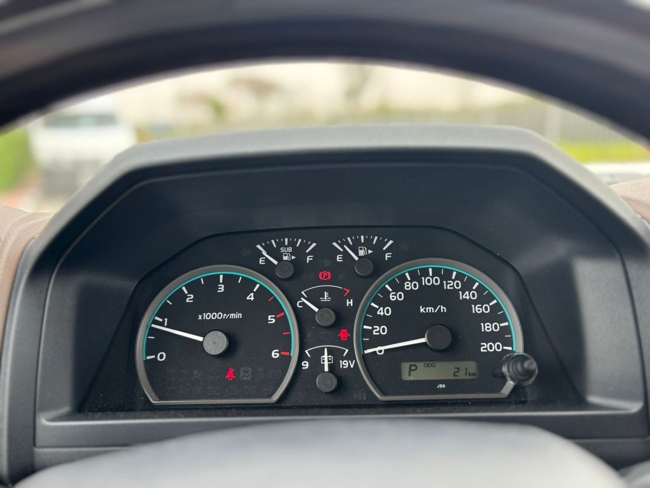 Toyota Land Cruiser Pick Up ECTALM001 – 2025 TLC79 Single Cab Pick Up - 2.8L Diesel Auto – Beige – Full Options