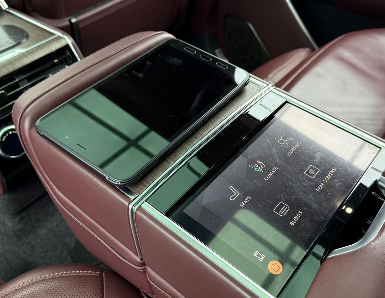 لاند روفر رينج روفر 2023 Range Rover Vogue Autobiography P530 LWB, 1 Year Warranty Unlimited Km, Full Service History