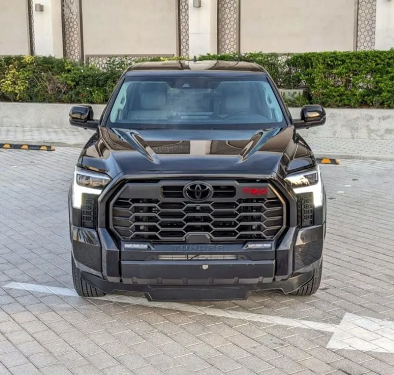 تويوتا تاندرا Toyota Tundra Crewmax Limited 2022MODEL 3.5L V6 petrol Engine with AWD 4x4, push start Transmission