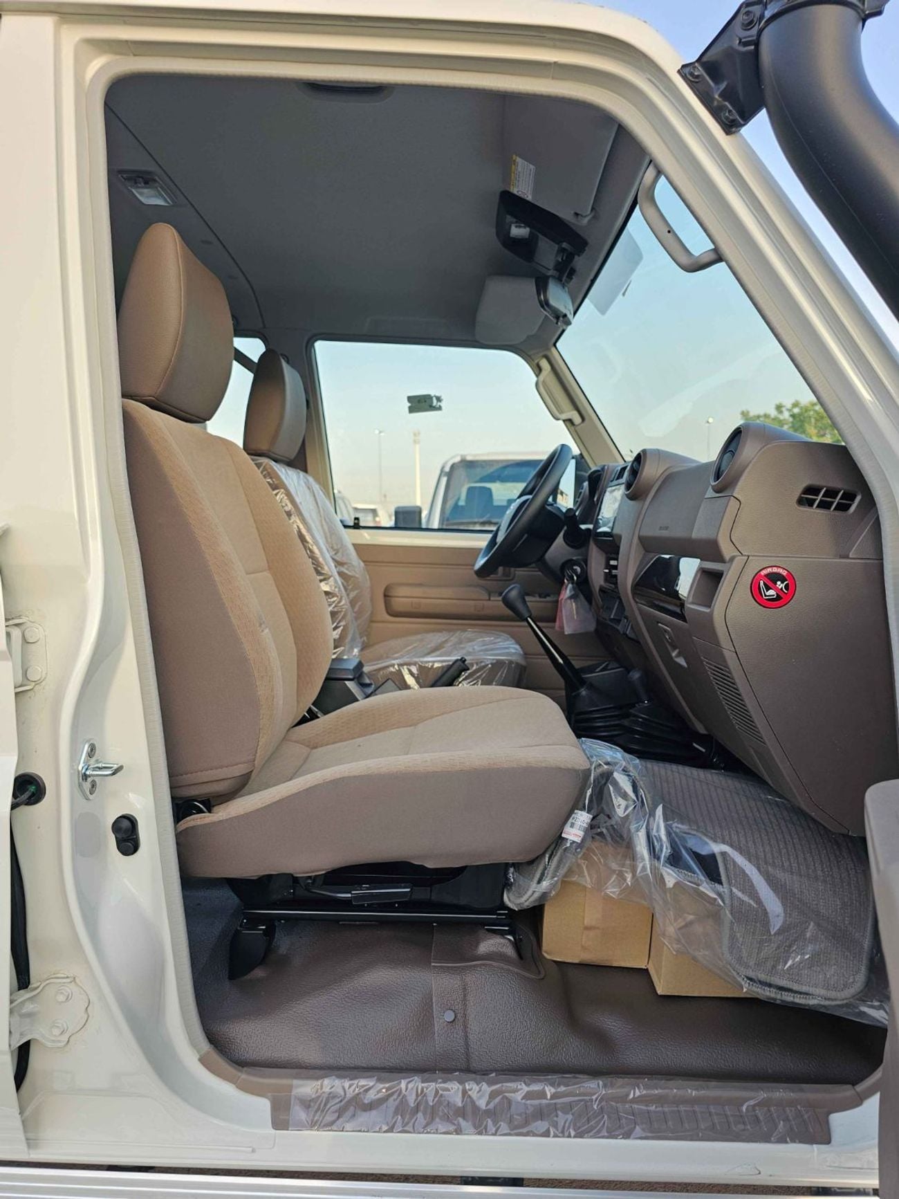 Toyota Land Cruiser Pick Up  DOUBLE CABIN MANUAL / 2.8L V4 DIESEL 4WD / SNORKEL (CODE # STD-E)