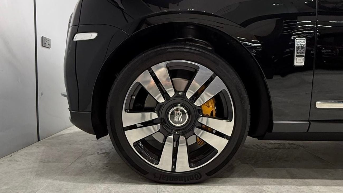 Rolls-Royce Cullinan Silver badge