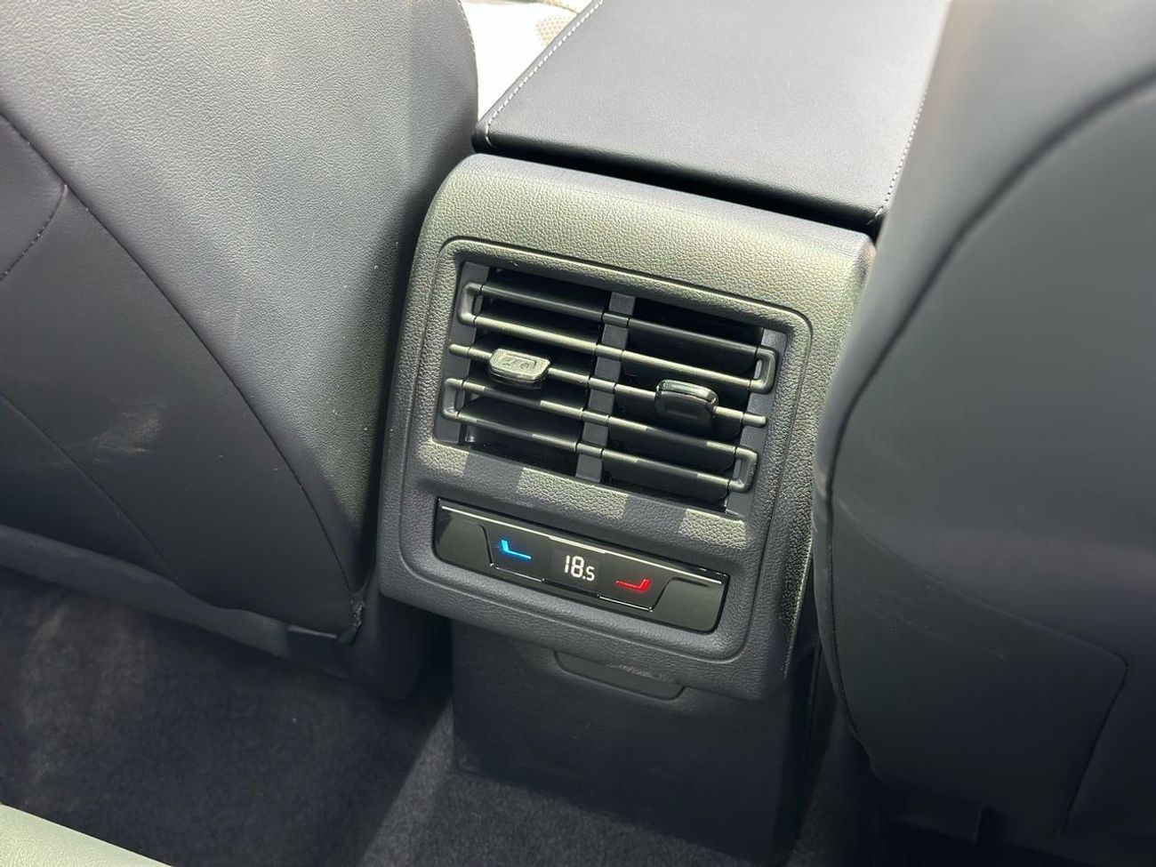 Volkswagen Golf R VOLKSWAGEN GOLF R