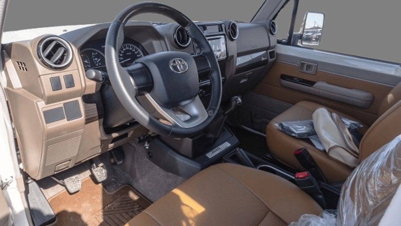 تويوتا لاند كروزر 70 ECTQAT002 - 2025 Toyota LC71 Hardtop 4.0L Petrol Manual - 70th Anniversary – White with Tan Interior