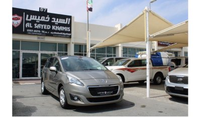 Peugeot 5008 Premium ACCIDENTS FREE - GCC- ORIGINAL PAINT - ENGINE 1600 CC - FULL OPTION - PERFECT CONDITION INSI