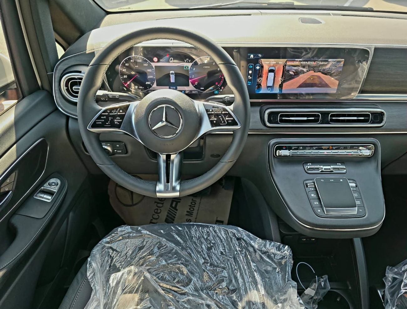 Mercedes Benz V300 Avantgarde Under Agency Warranty 2026 GCC
