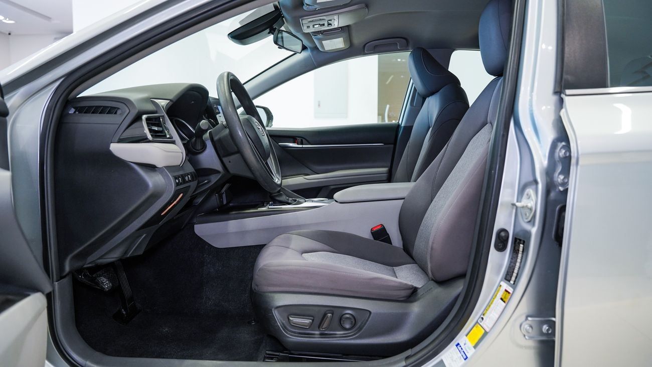 Toyota Camry LE 2.5L (176 HP)