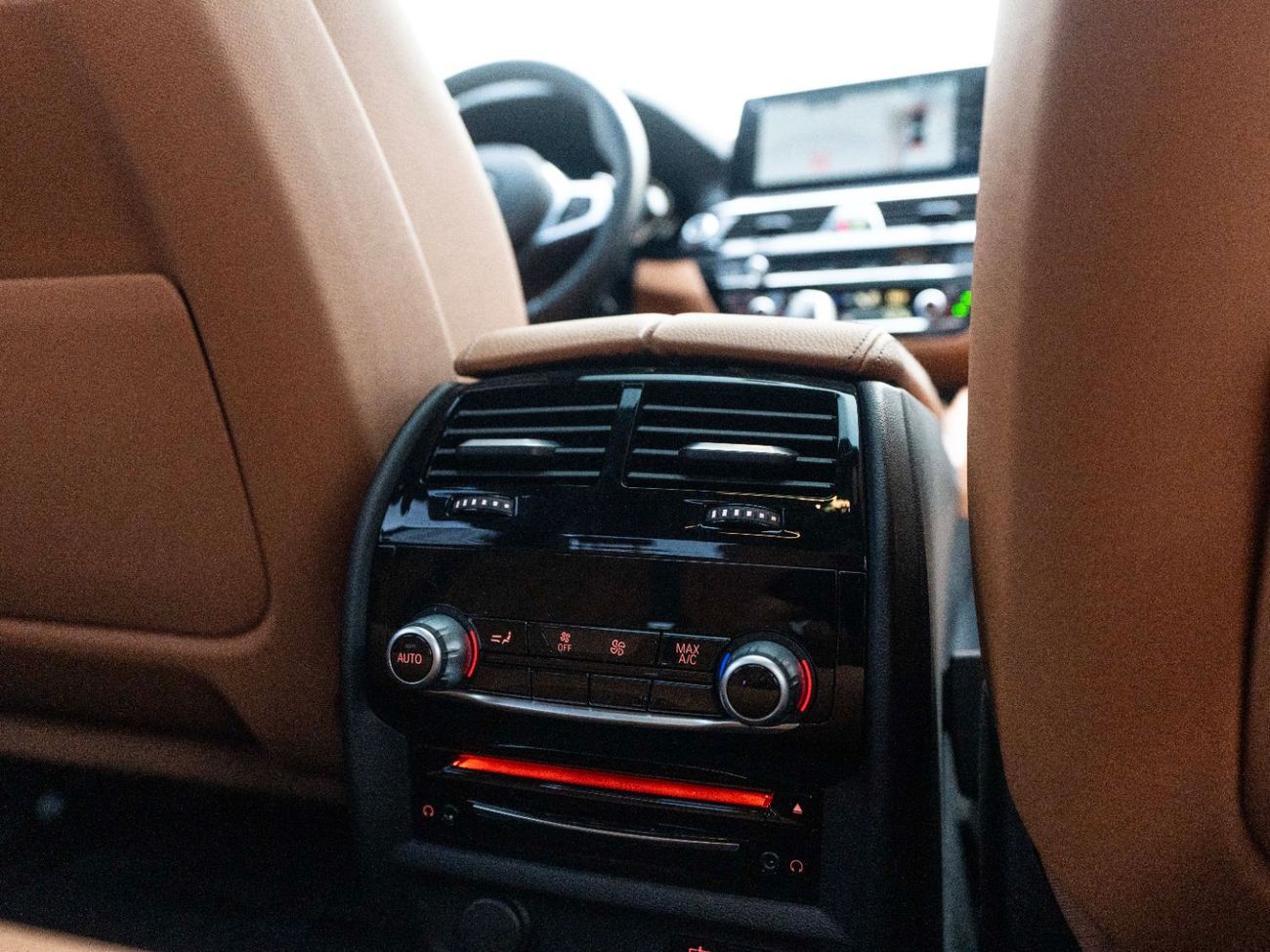 بي أم دبليو 530i Luxury M Sport Package 2.0L