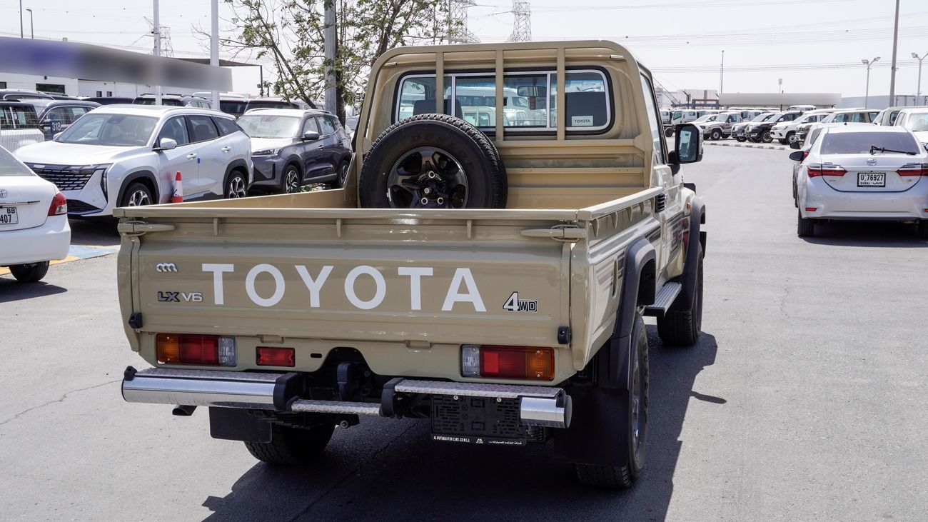 تويوتا لاند كروزر بيك آب LX 4.0 L V6