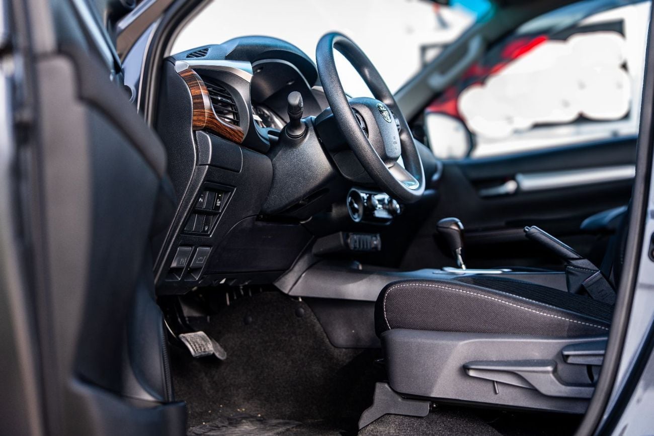 تويوتا هيلوكس Toyota Hilux  4.0-l 4WD pickup  2026 4-door cabin, automatic