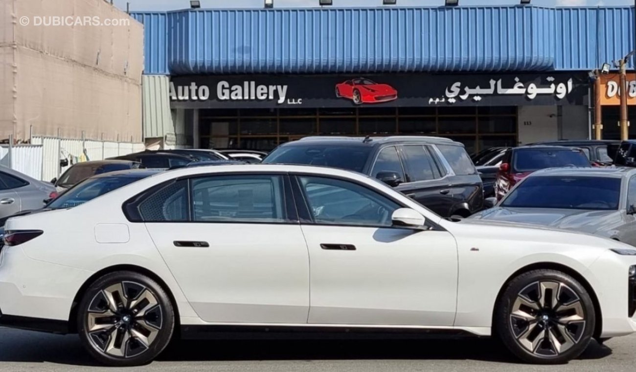 بي أم دبليو 760 i xDrive 5 Years W&S  M Sport 2023 GCC