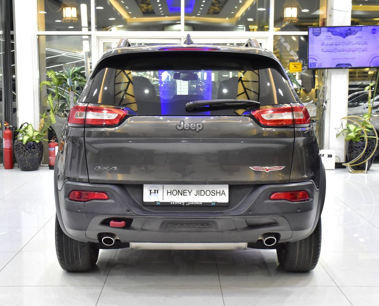 Jeep Cherokee EXCELLENT DEAL for our Jeep Cherokee TrailHawk ( 2014 Model ) in Grey Color GCC Specs