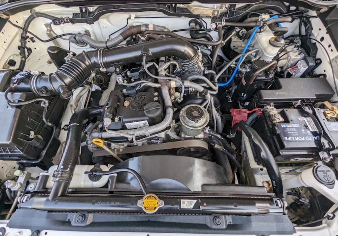 تويوتا هيلوكس TOYOTA HILUX FACELIFTED 2025 GR SPORT OFF-ROAD V4 GCC IN EXCELLENT CONDITION