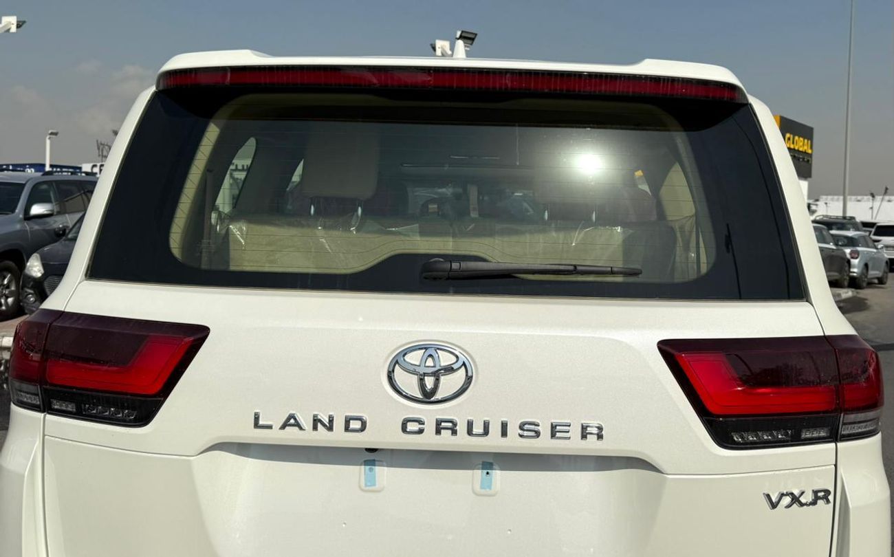 Toyota Land Cruiser VXR 4.0L V6 White 2026 GCC Omani