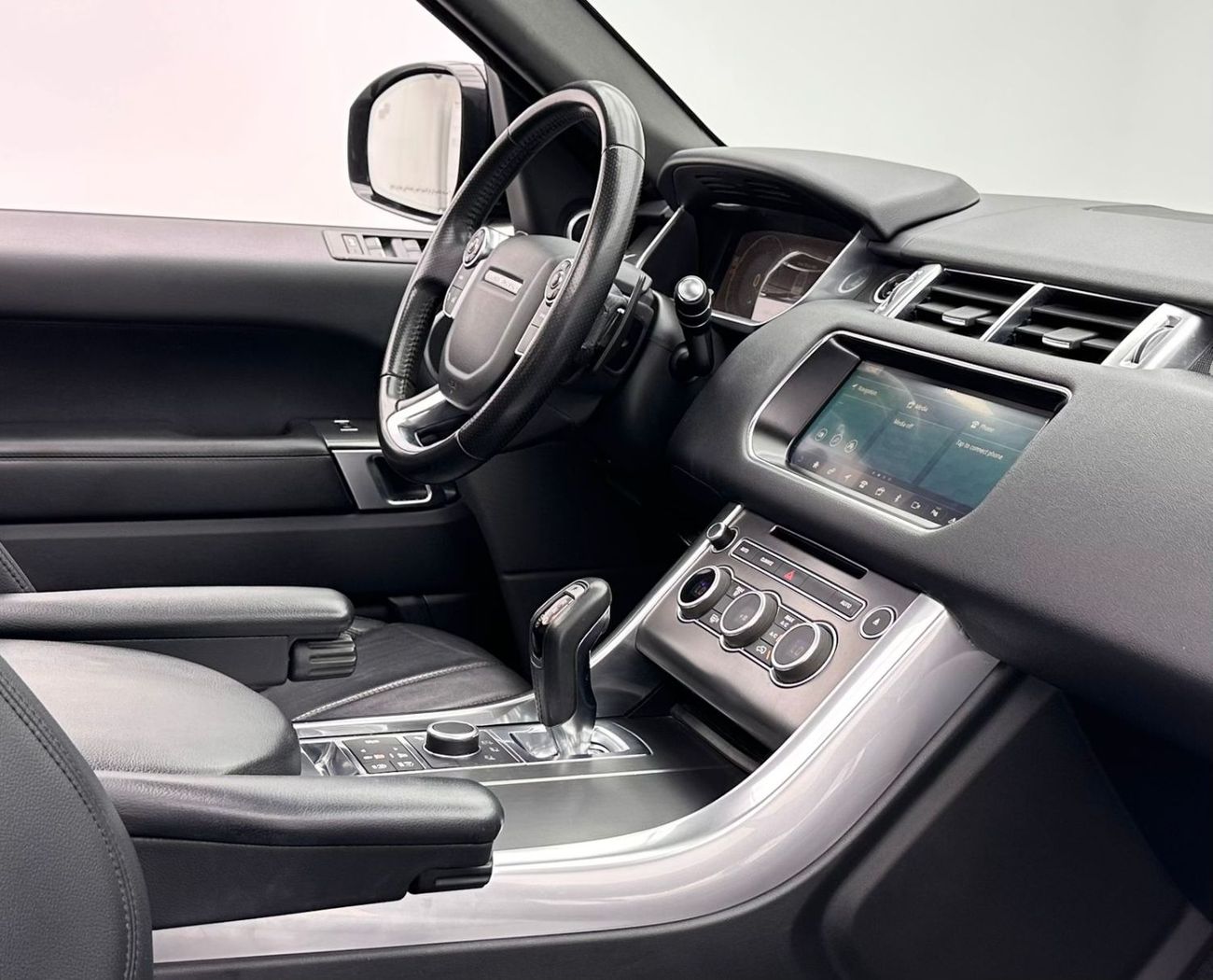 Land Rover Range Rover Sport HSE S 3.0L 2017 Range Rover Sport HSE, Full Service History, Excellent Condition, GCC