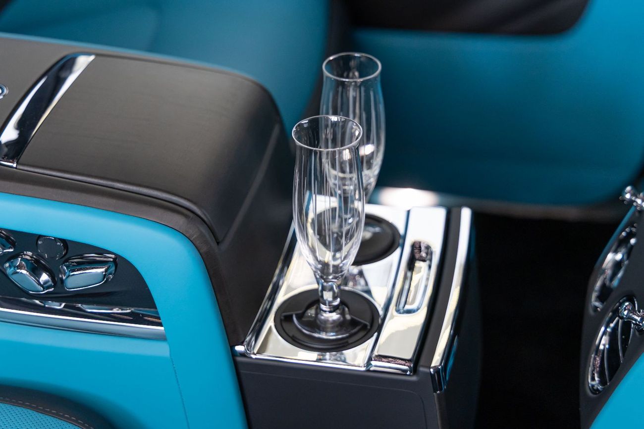 Rolls-Royce Cullinan ROLLS-ROYCE CULLINAN | SILVER BADGE | FULL OPTIONS | BESPOKE SOUND SYSTEM | EUROPEAN SPECS | 2026