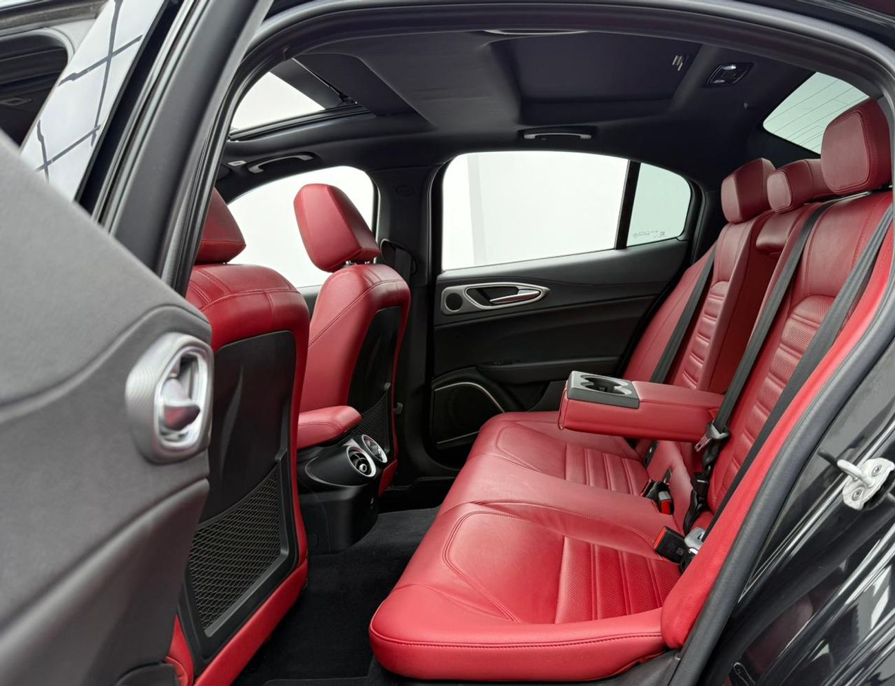 Alfa Romeo Giulia 2023 Alfa Romeo Giulia Veloce Q2, 2027 Alfa Romeo Warranty + Service Pack, Excellent Condition, GCC