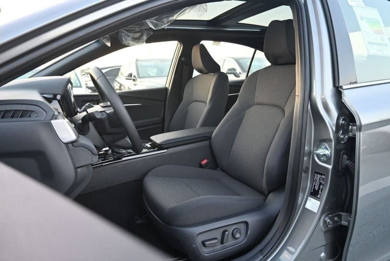 Toyota Camry GLE HEV Toyota Camry LE 2.5L Hybrid, Model 2025, Color Grey