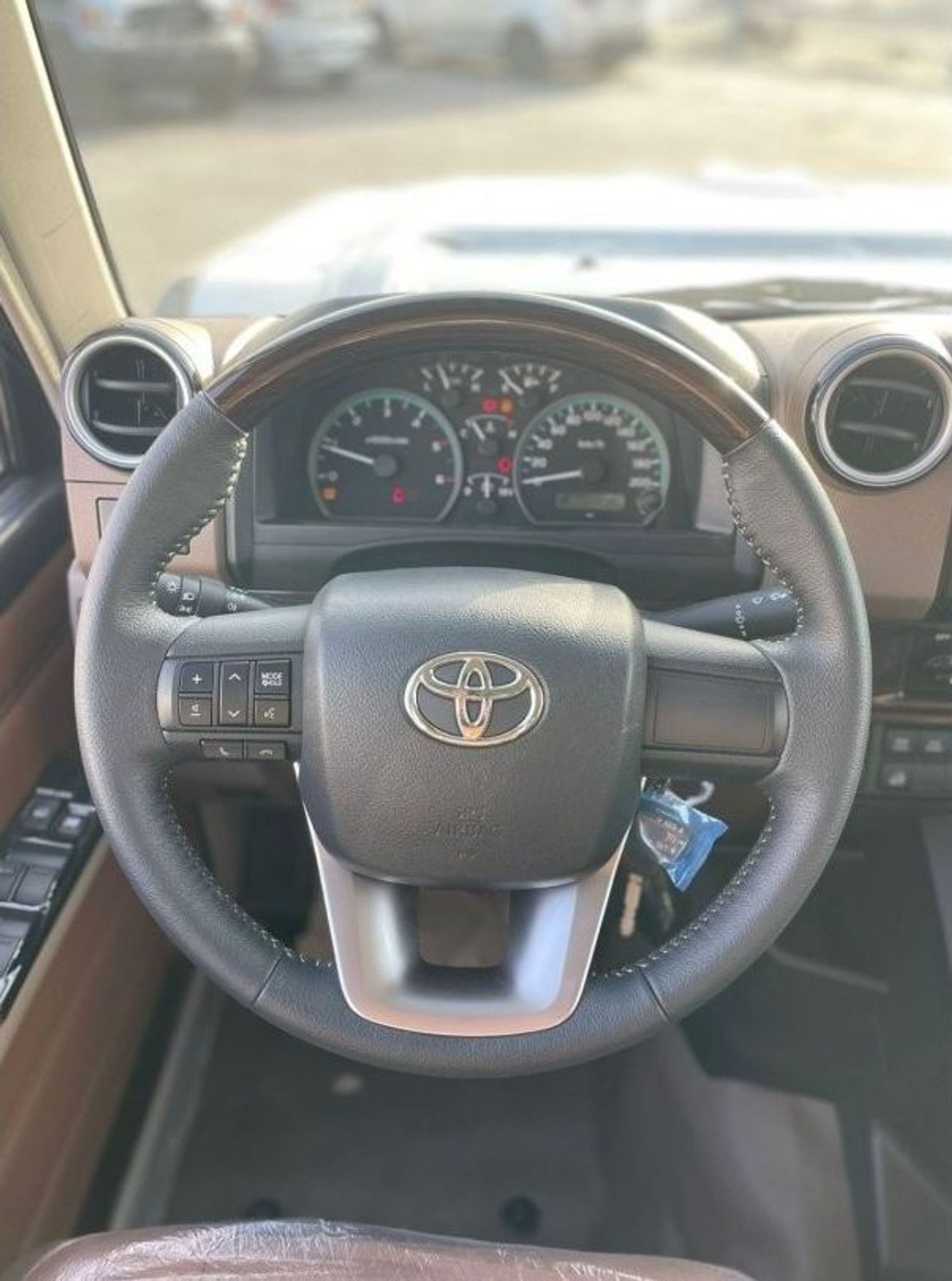 Toyota Land Cruiser Pick Up VDJ79 2.8L DIESEL A/T DOUBLE CABIN FULL OPTION PICKUP