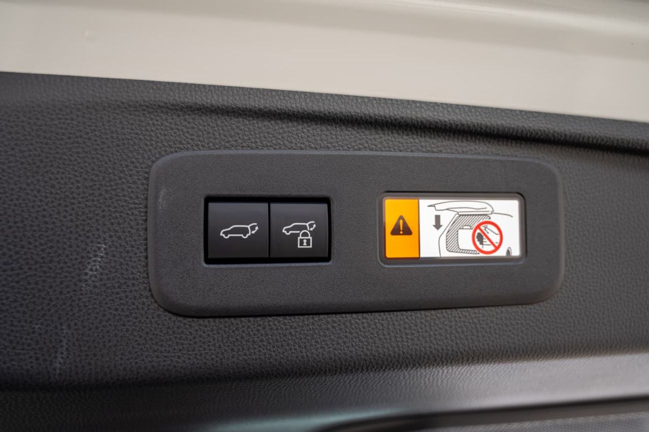 تويوتا برادو 2.4L Turbocharged | 4 Cylinder | Automatic | 7 Seater