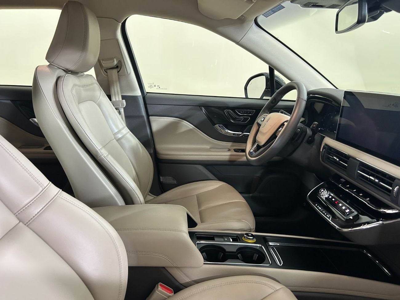 Lincoln Corsair STD AWD COR123 / AL TAYER MOTORS AL QOUZ SHOWROOM