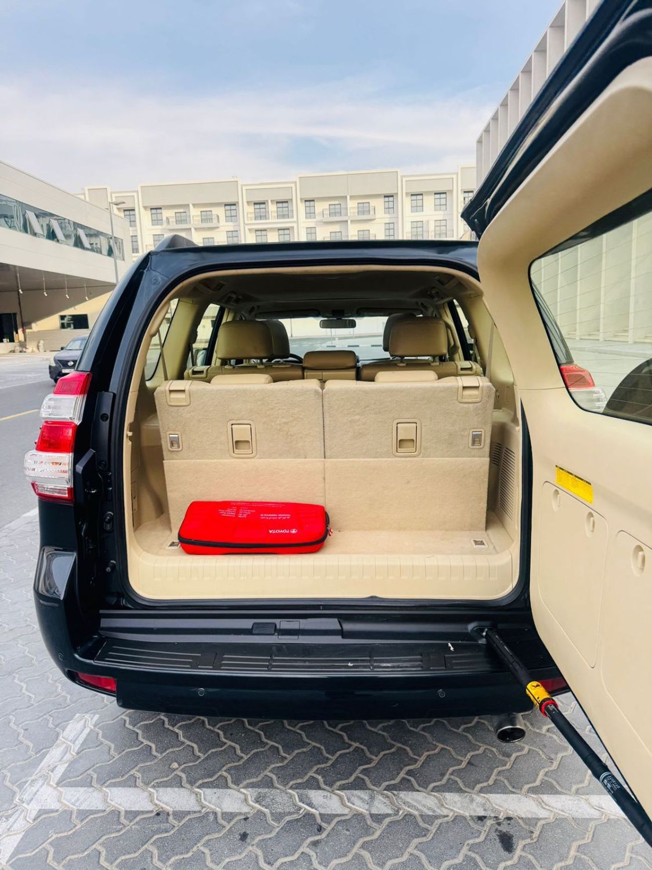 تويوتا برادو VXR 4.0L 4WD LHD-Automatic-Petrol-7 seat-5 doors